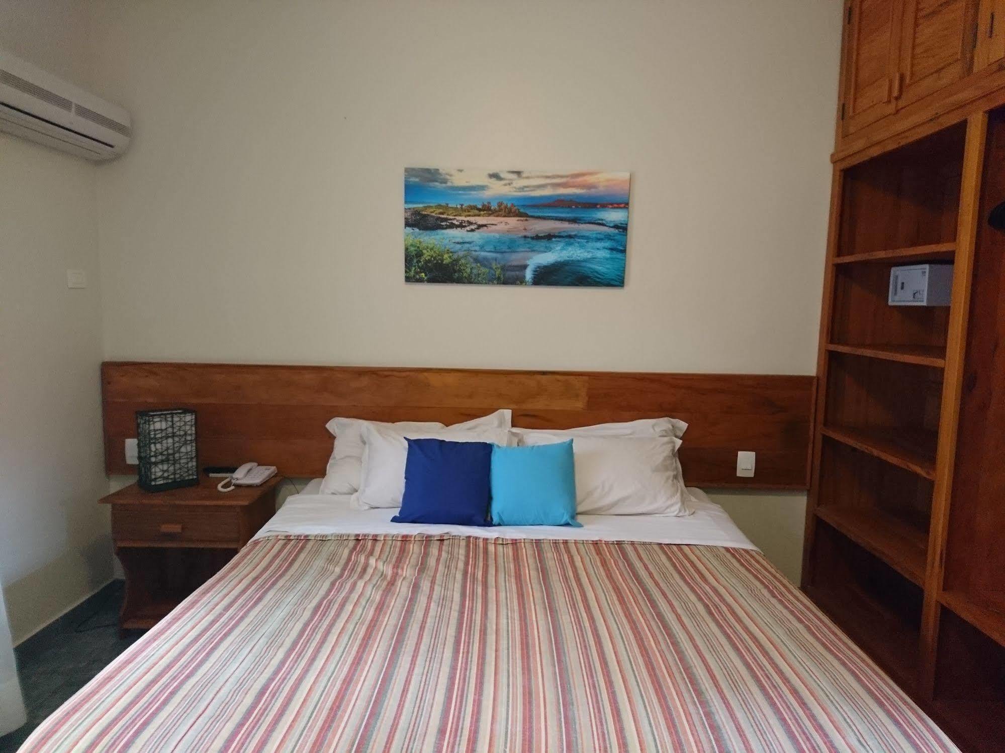 Galapagos Aparthotel Ilhabela Exterior photo